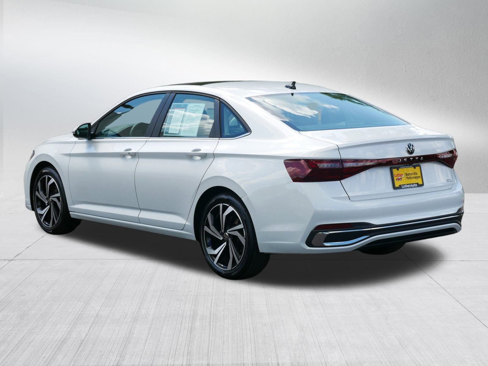 2025 Volkswagen Jetta SEL photo 5