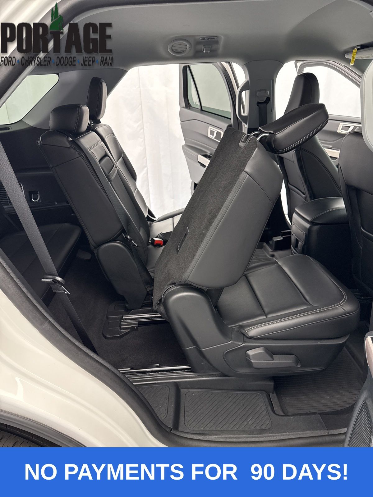 2023 Ford Explorer XLT photo 24