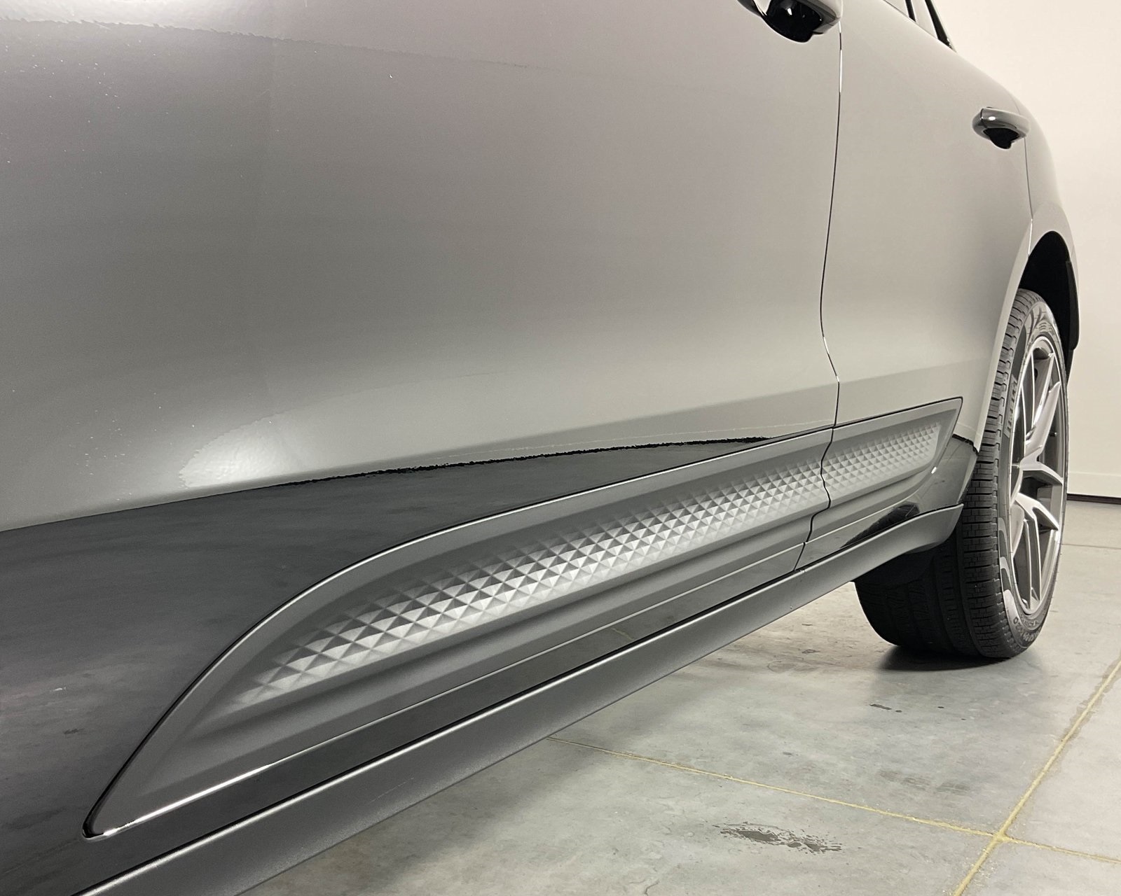 2026 Porsche Macan T photo 12
