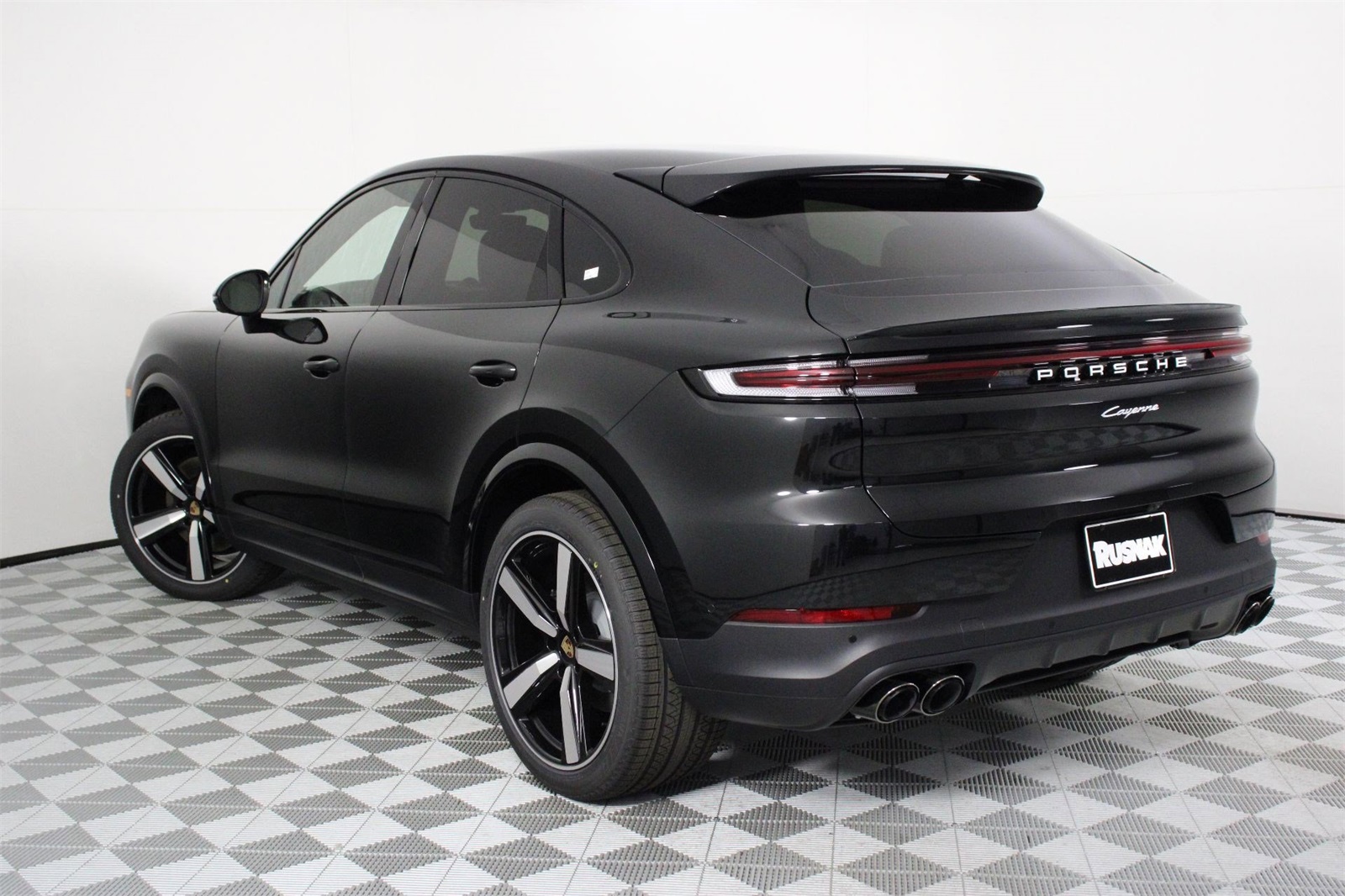 2025 Porsche Cayenne Coupe photo 3