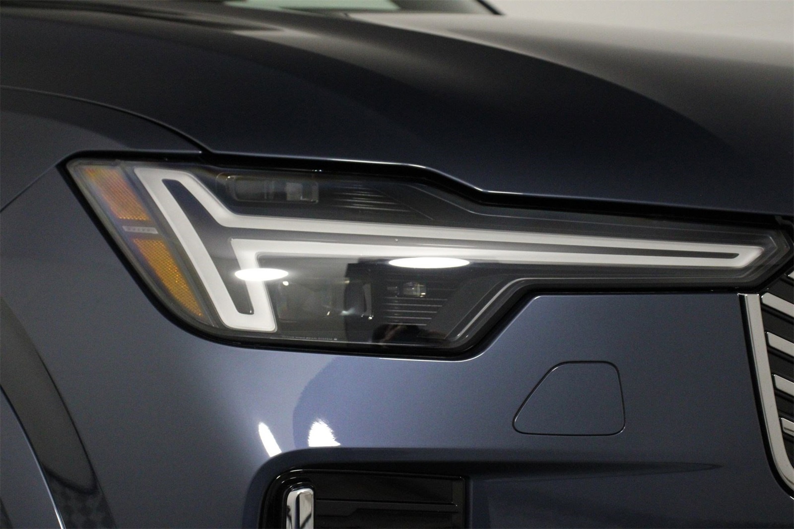 2026 Volvo XC90 T8 Core photo 14