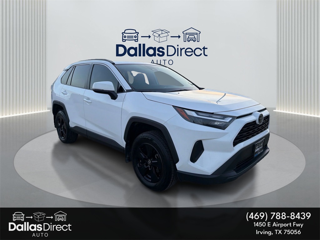 2023 Toyota RAV4 XLE's photo