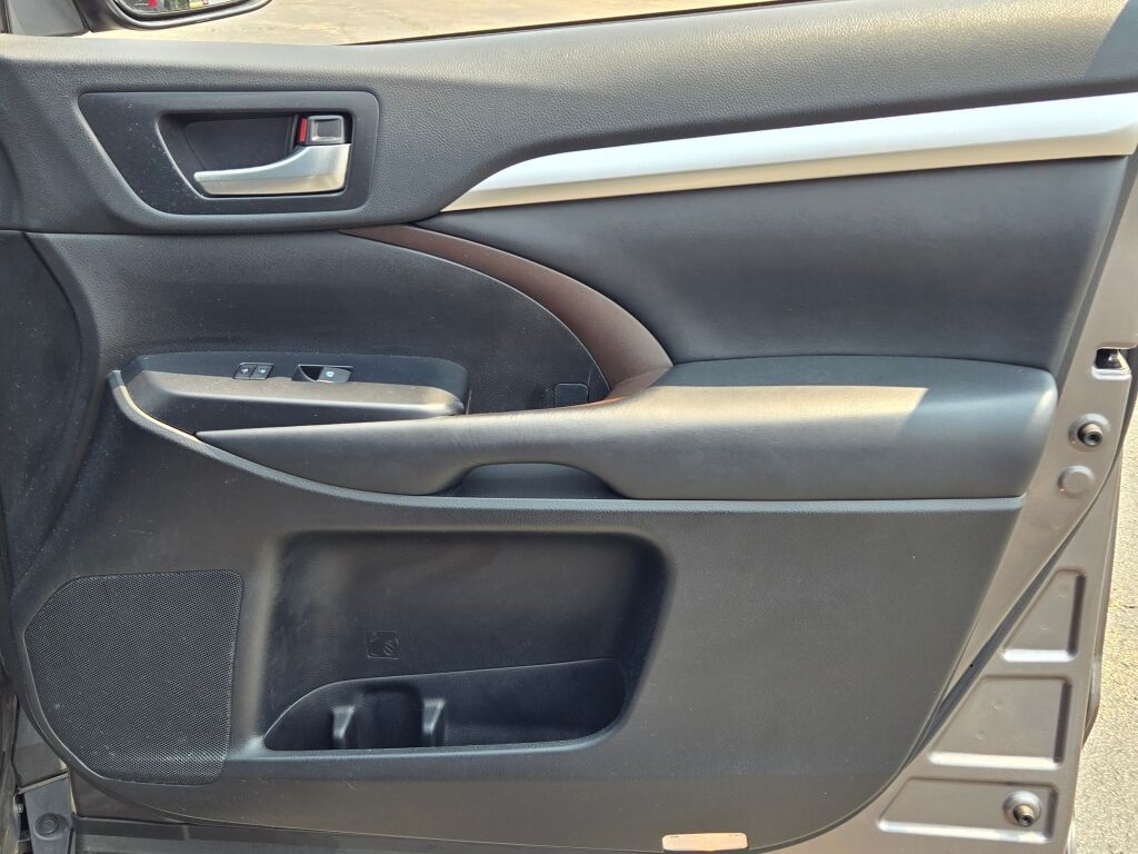 2019 Toyota Highlander XLE photo 8