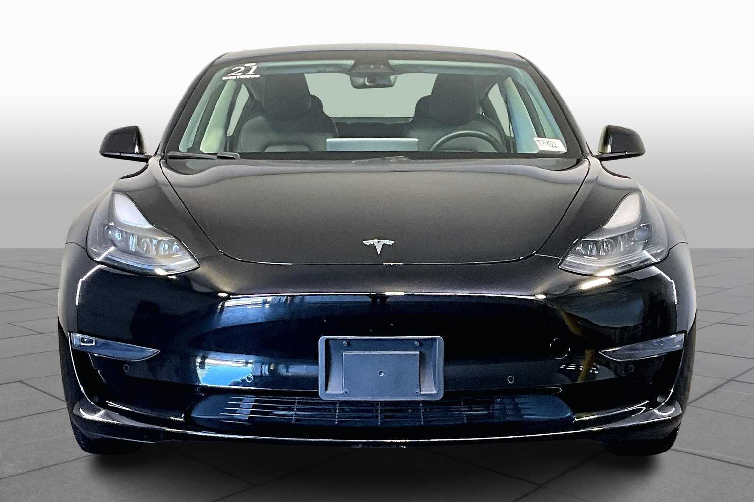 2021 Tesla Model 3 Standard Range Plus photo 3