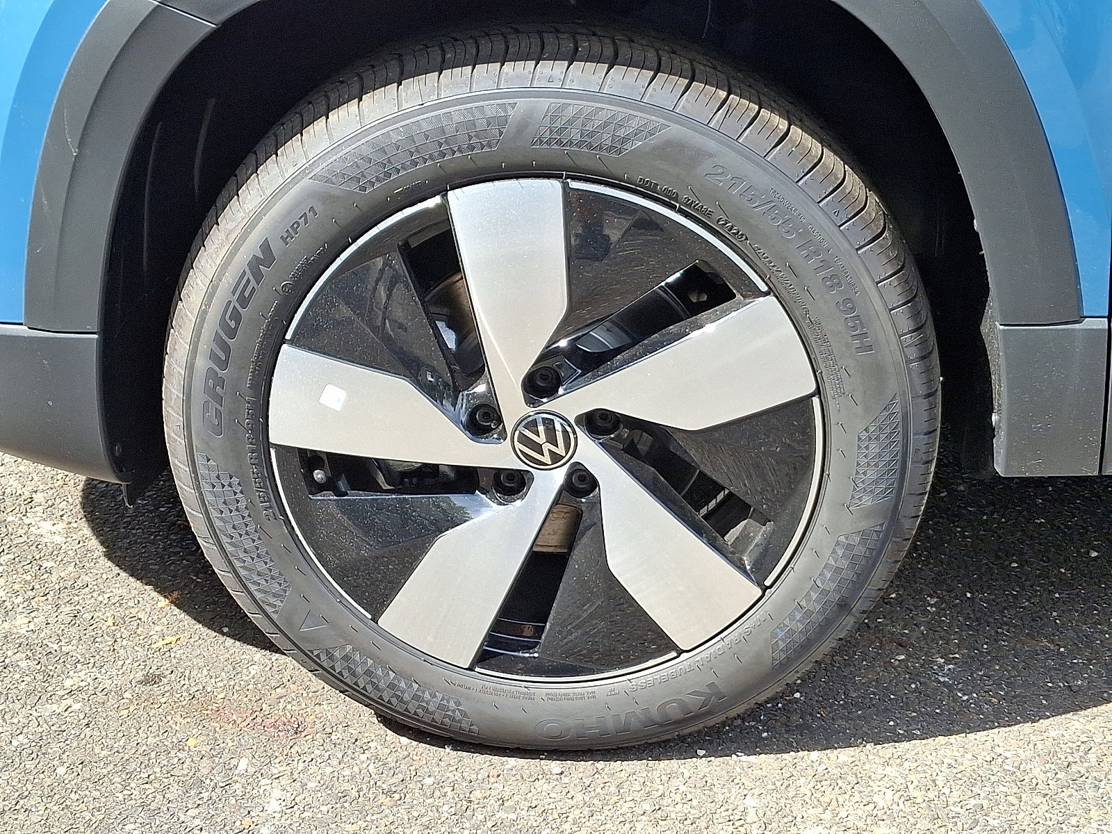 2025 Volkswagen Taos S photo 3