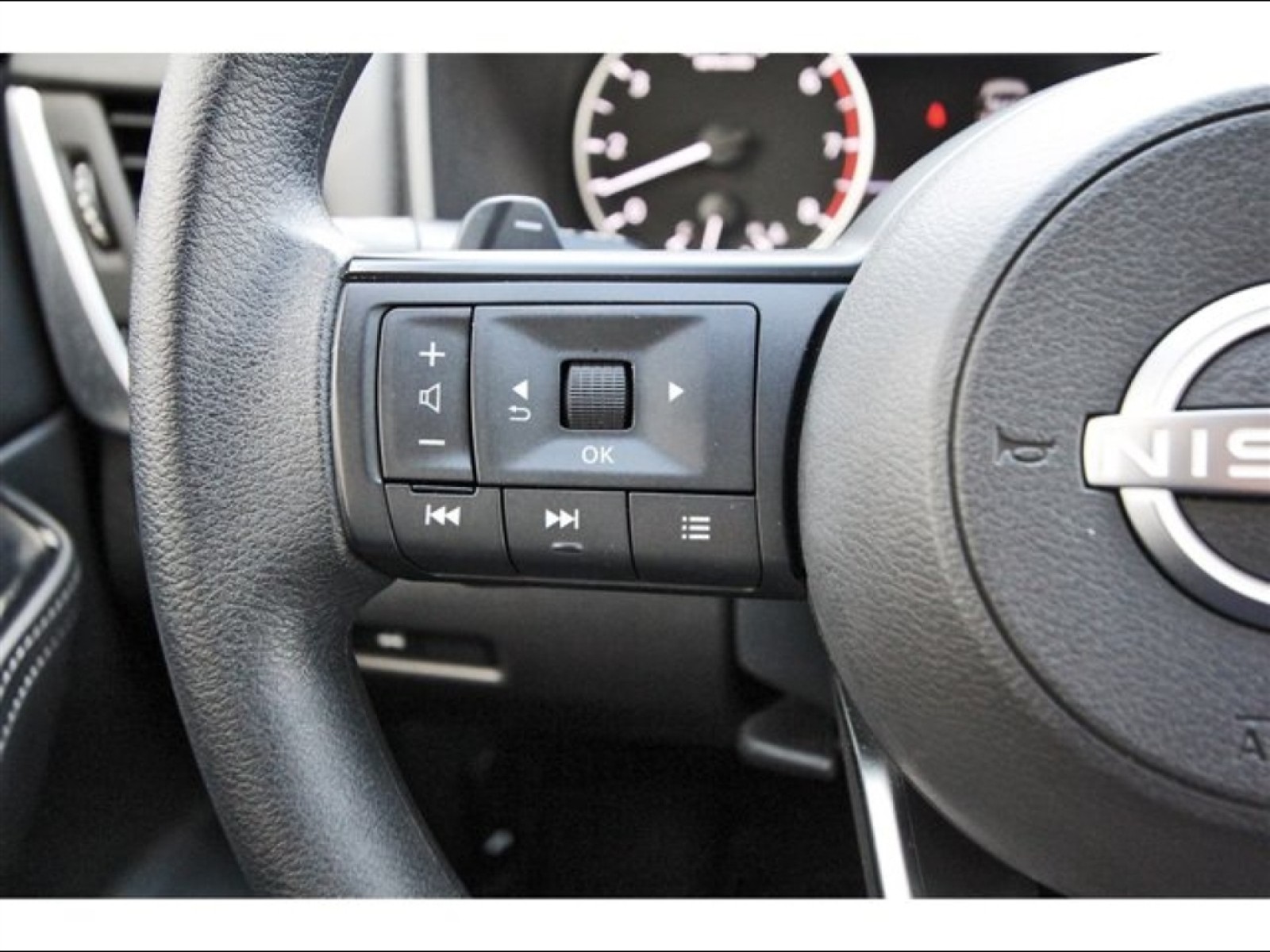 2024 Nissan Rogue SV Black at Robbins Nissan