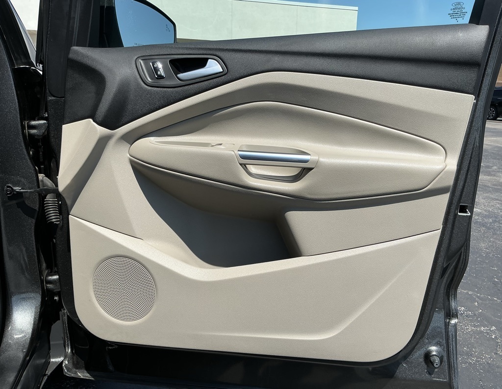 2015 Ford Escape Titanium photo 25