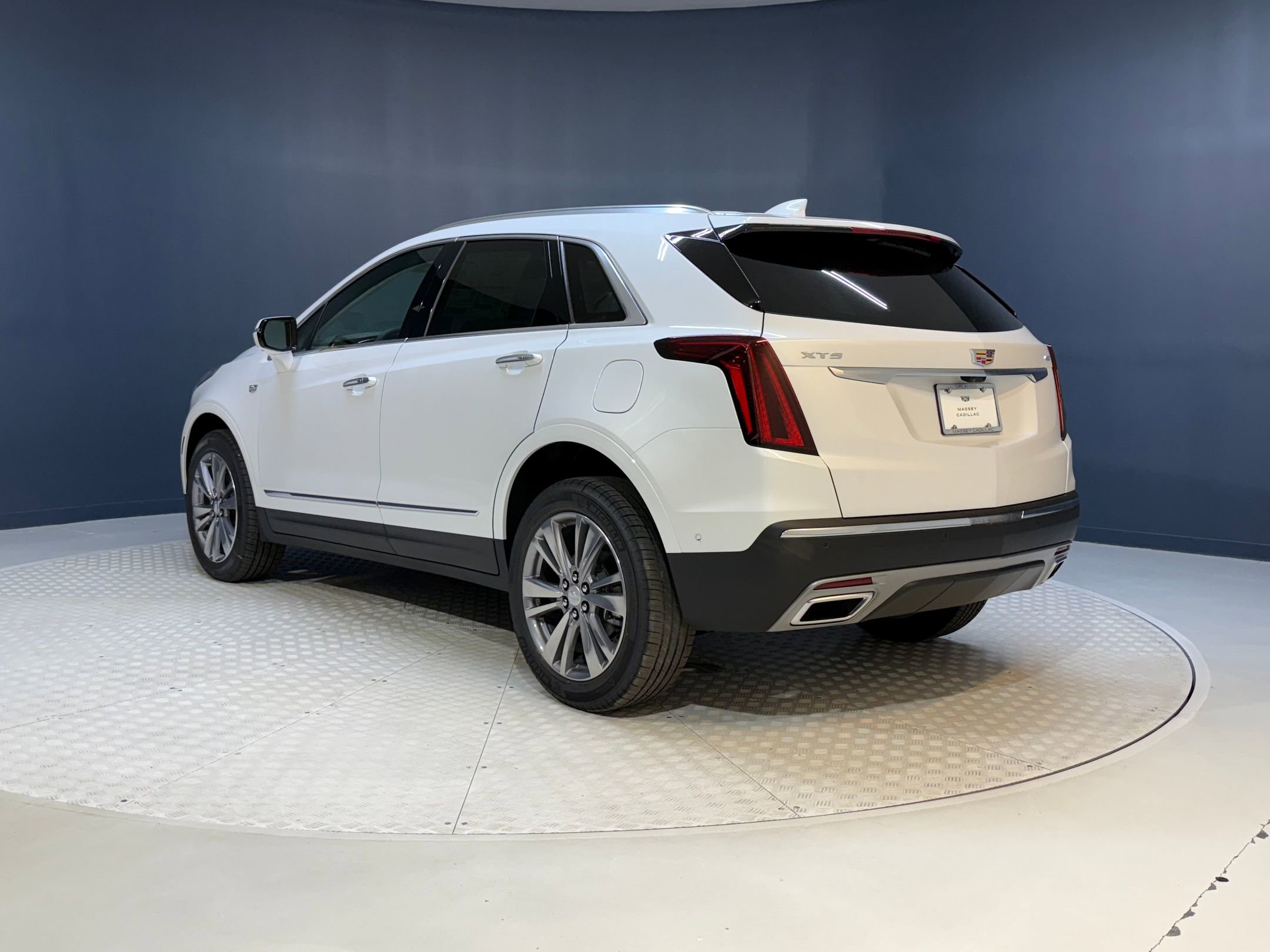 2025 Cadillac XT5 Premium Luxury photo 2
