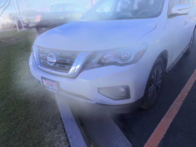 2019 Nissan Pathfinder SL's photo