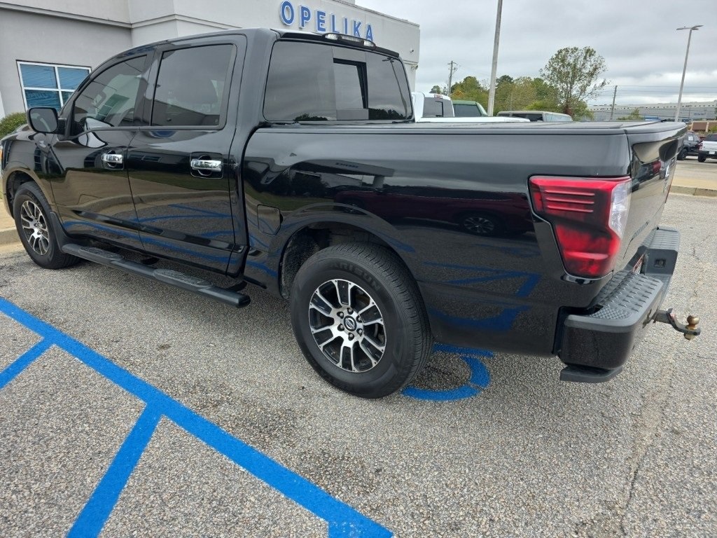 2021 Nissan Titan SV photo 4