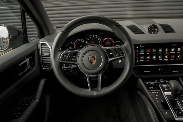 2022 Porsche Cayenne Base photo 4