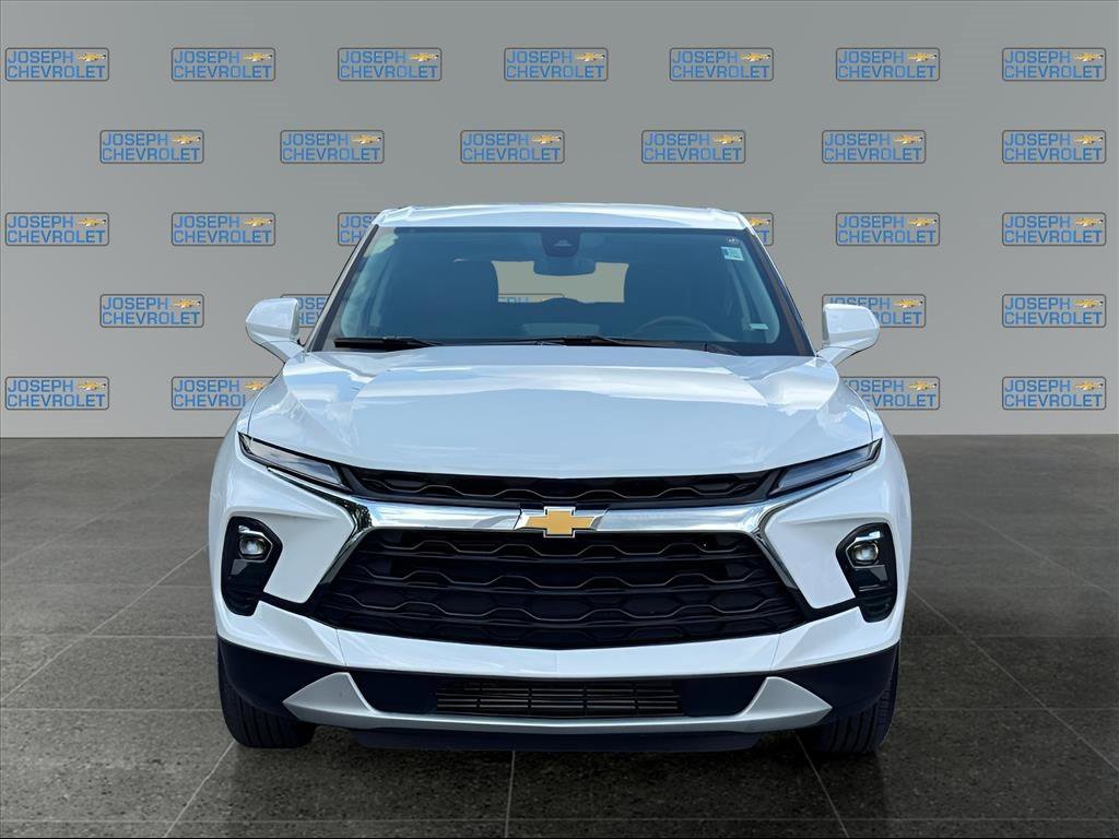 2025 Chevrolet Blazer 2LT photo 2