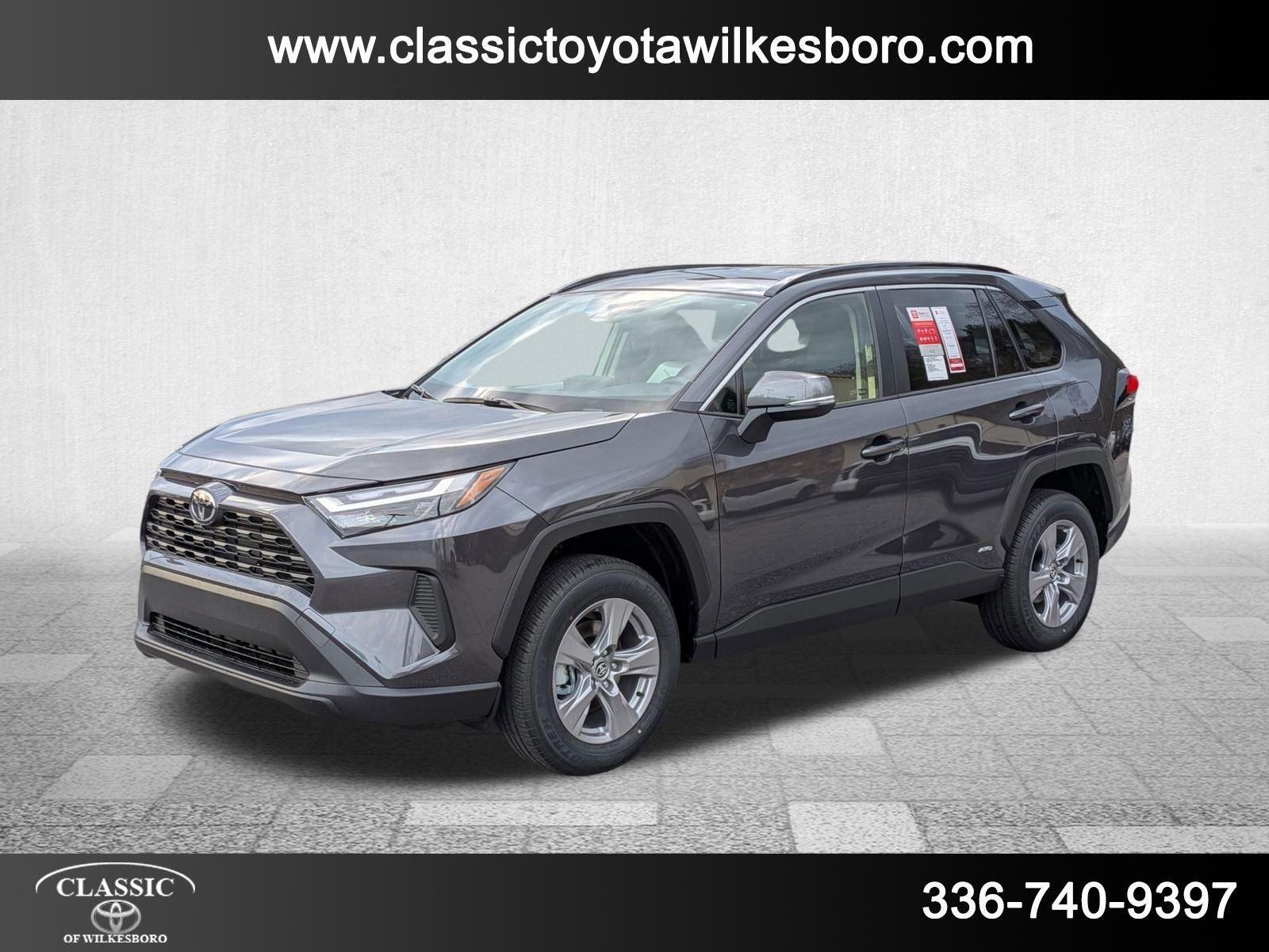 2025 Toyota RAV4 XLE's photo