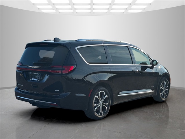2025 Chrysler Pacifica Pinnacle photo 7