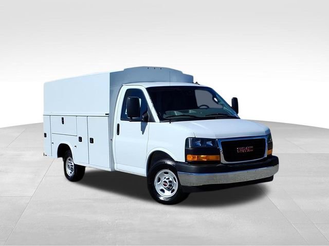 2025 GMC Savana LT's photo