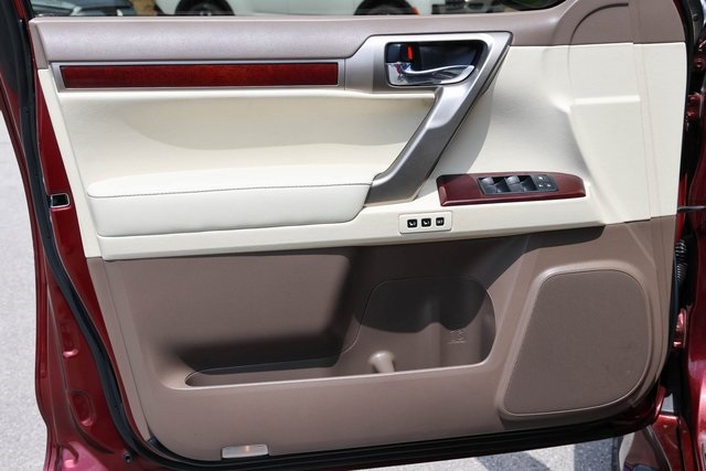 Used 2019 Red Lexus 460 Luxury image 9