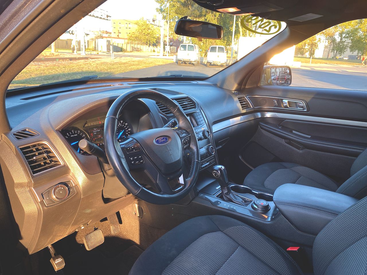 2019 Ford Explorer XLT photo 2