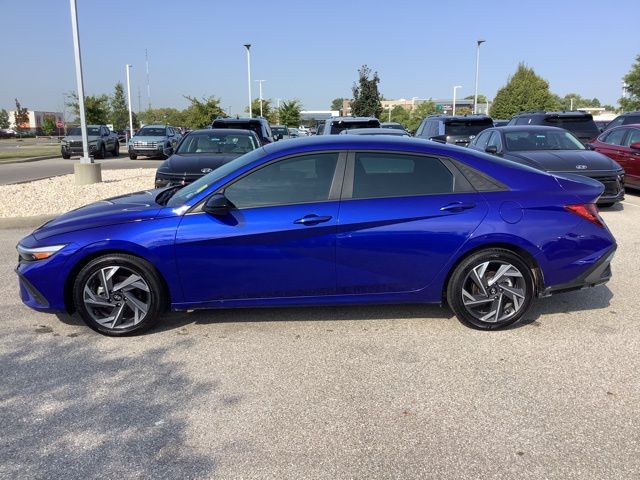 2025 Hyundai Elantra SEL Sport photo 8