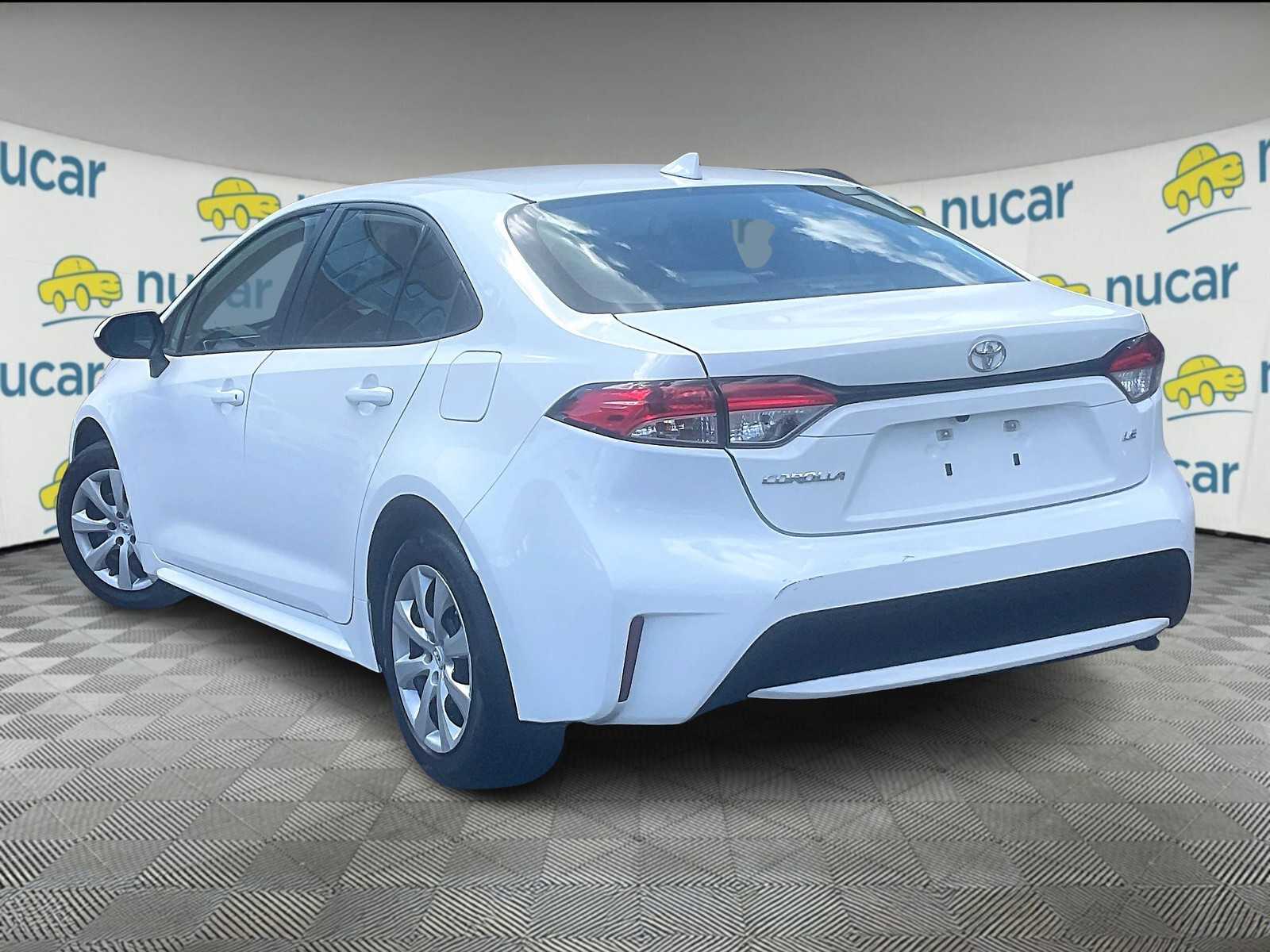 2022 Toyota Corolla LE photo 4