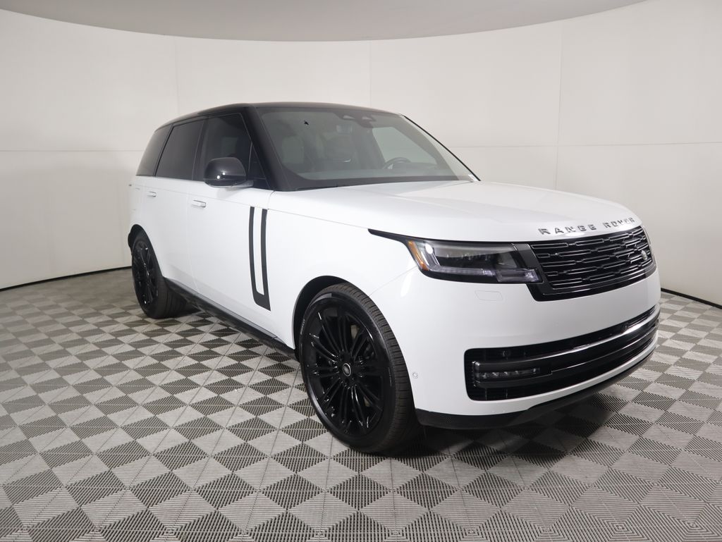 2025 Land Rover Range Rover SE photo 3