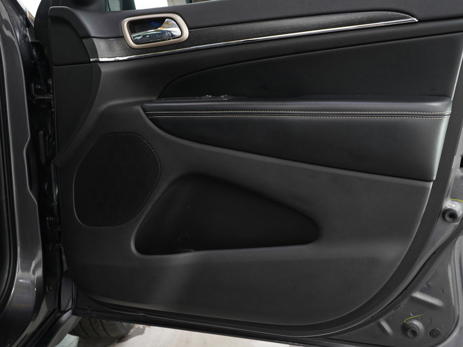 2016 Jeep Grand Cherokee Limited photo 9