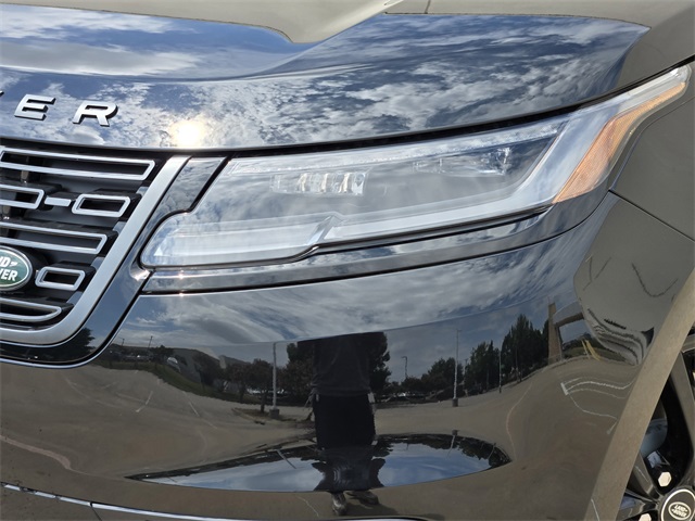 2026 Land Rover Range Rover Velar SE photo 5