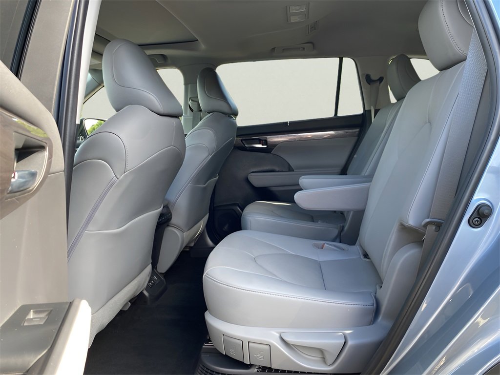 2021 Toyota Highlander Hybrid Limited photo 16