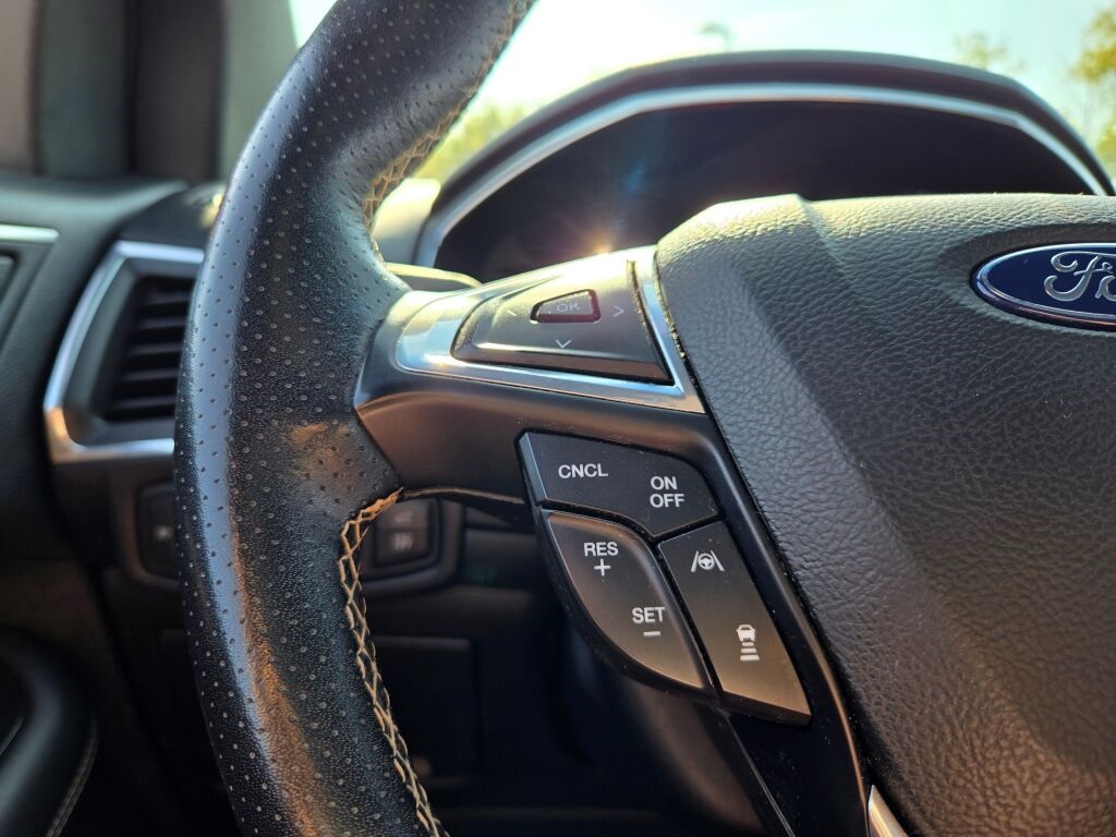 2019 Ford Edge ST photo 25