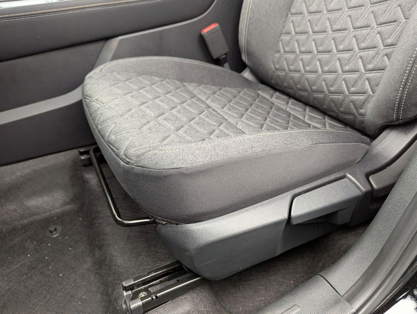 2025 Nissan Kicks SV photo 3