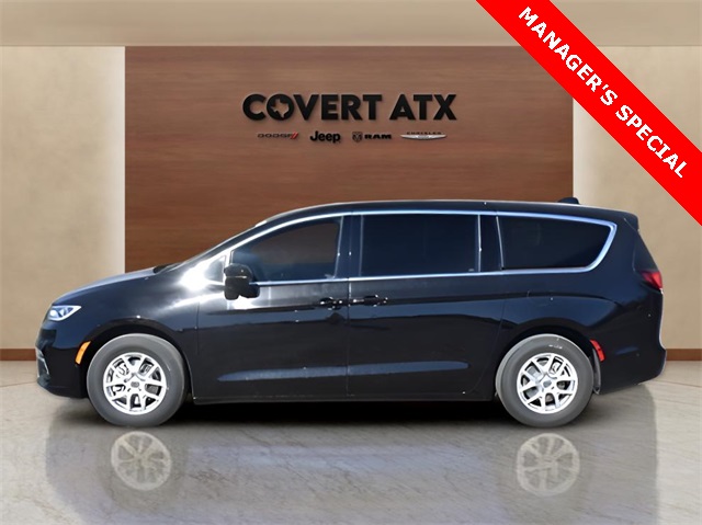 2025 Chrysler Pacifica photo 2