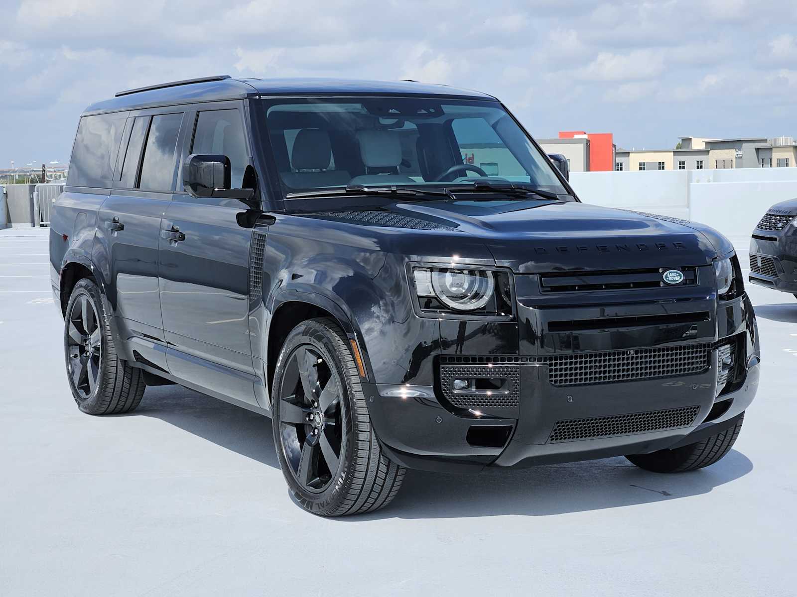 2025 Land Rover Defender 130 X-Dynamic SE photo 3