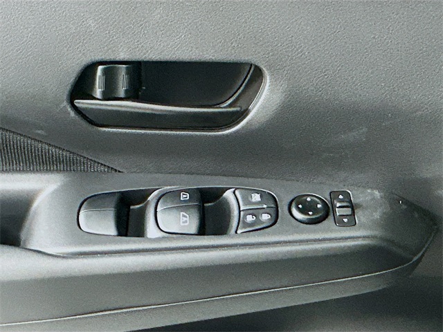 2025 Nissan Kicks Play S photo 19