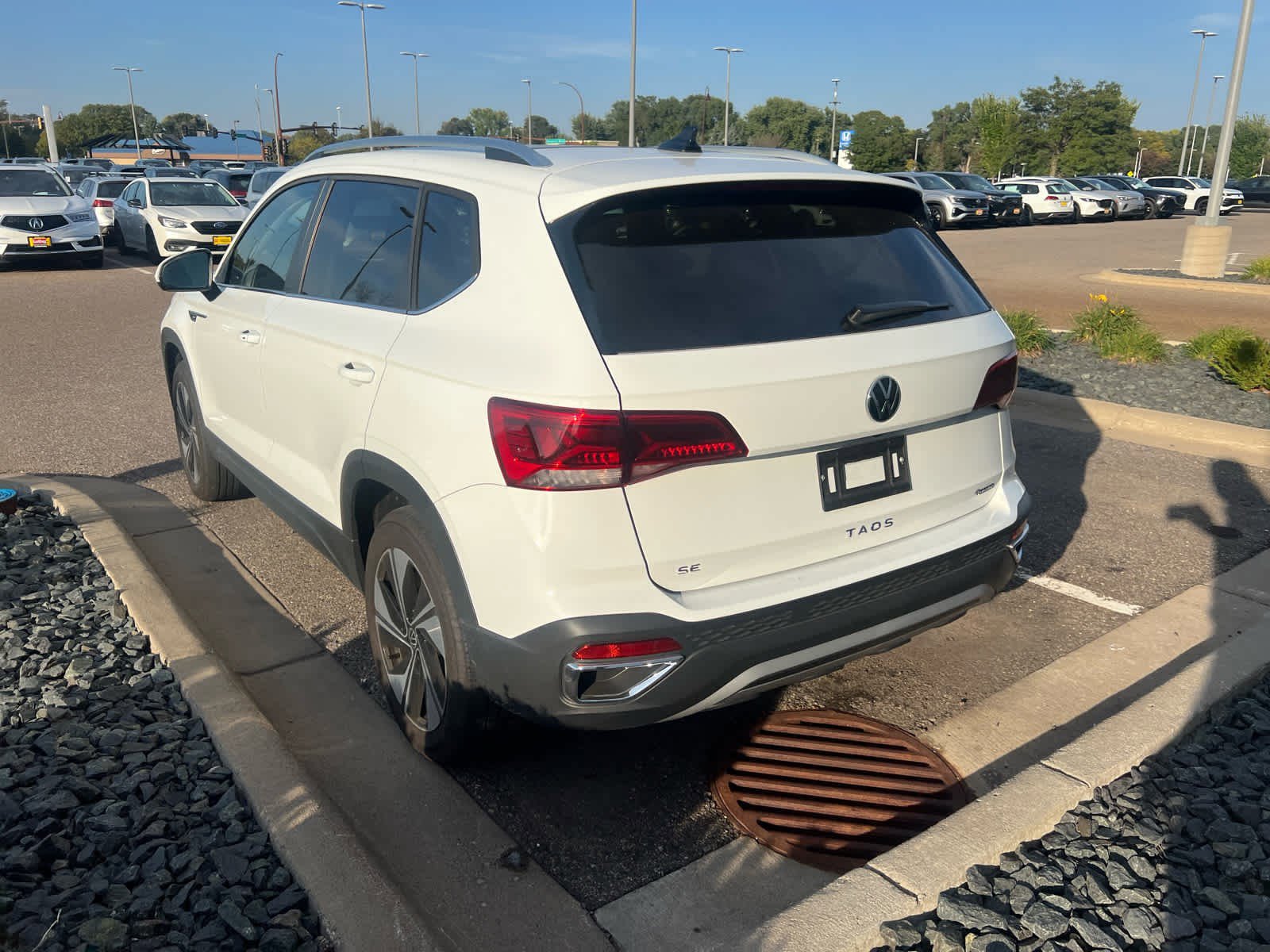 2024 Volkswagen Taos SE photo 4