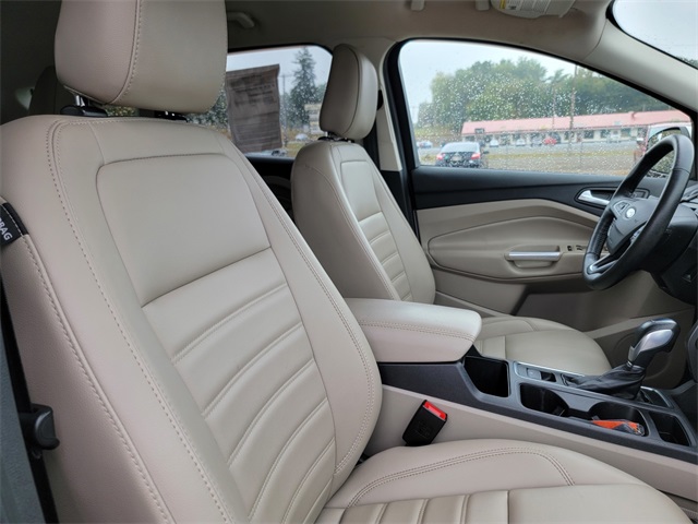 2019 Ford Escape SEL photo 16
