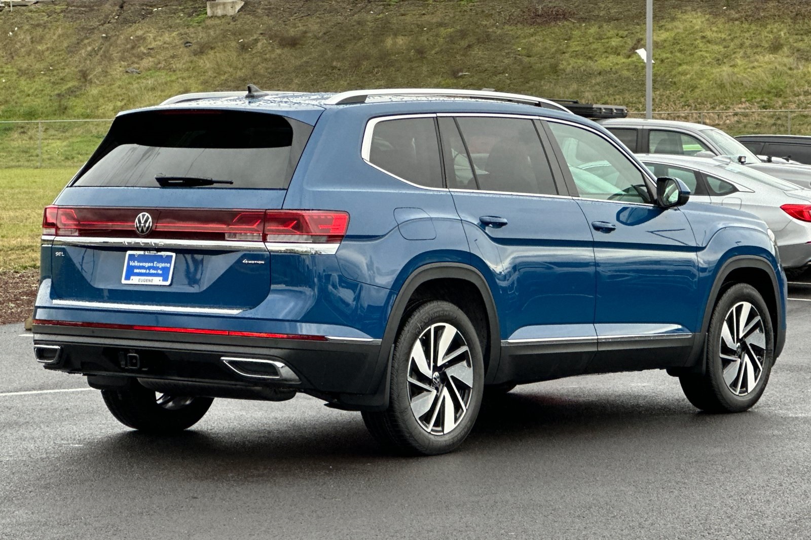 2025 Volkswagen Atlas SEL photo 3