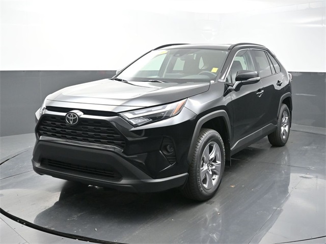 2025 Toyota RAV4 XLE's photo