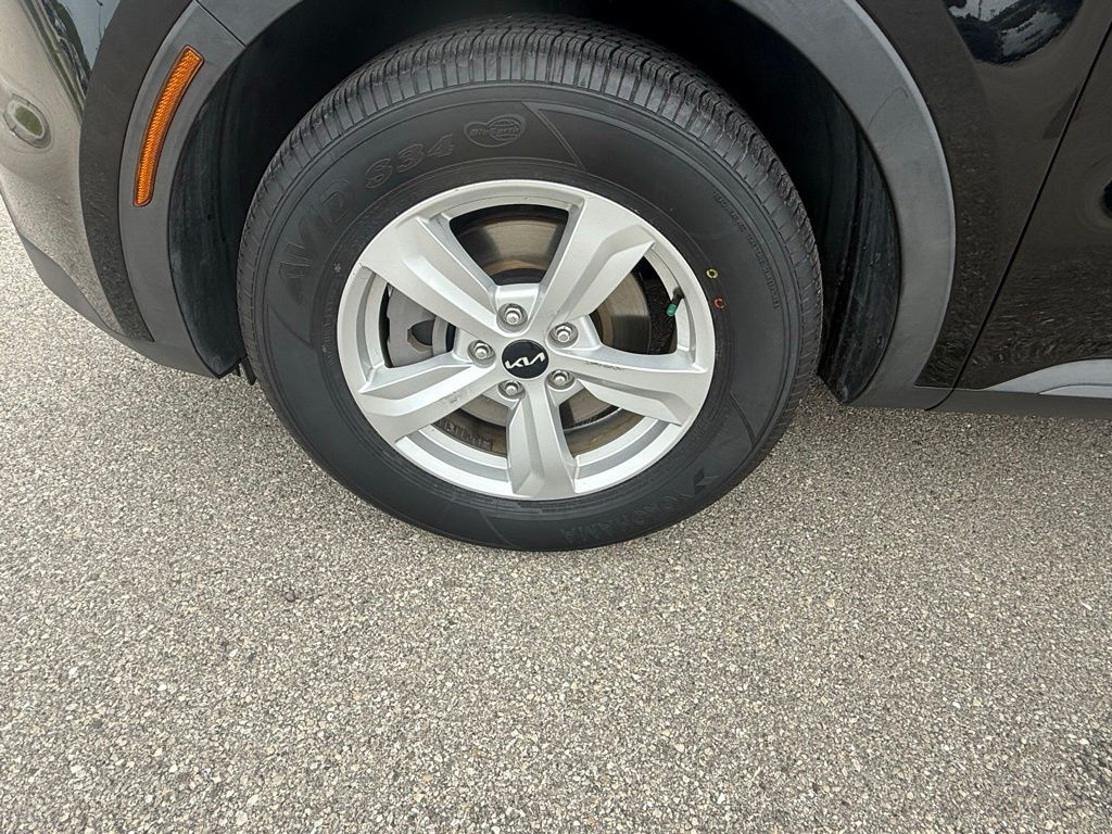 2022 Kia Sorento LX photo 31