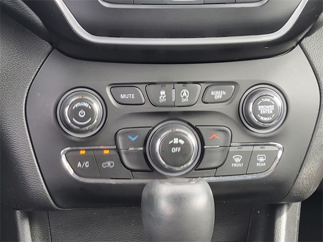 2021 Jeep Cherokee Latitude Lux photo 19