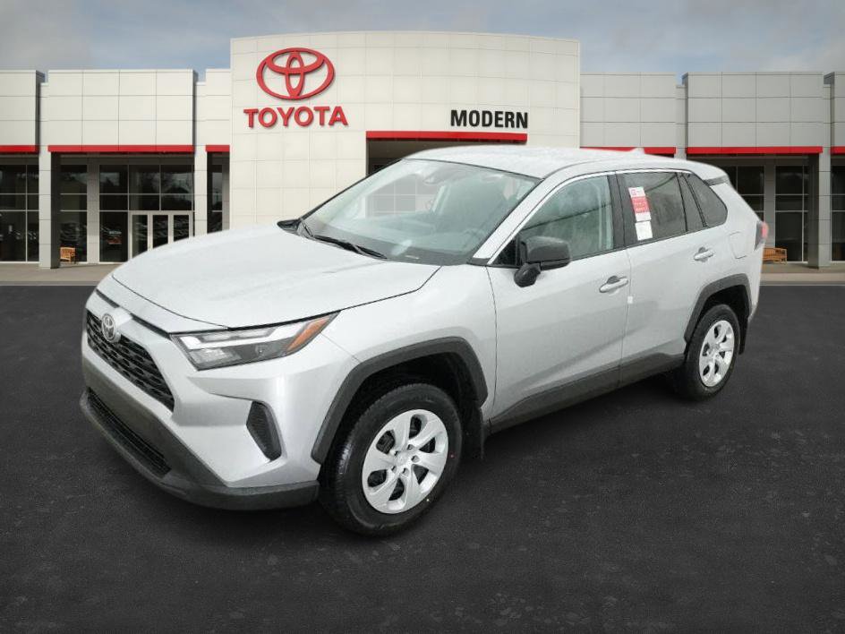 2025 Toyota RAV4 LE's photo