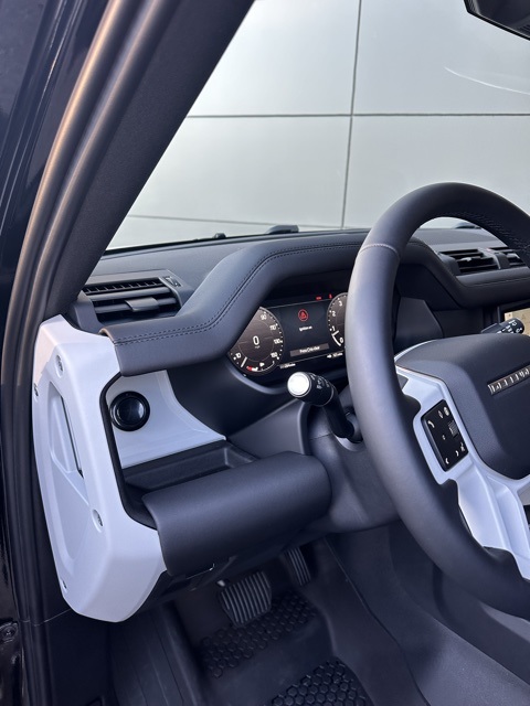 2024 Land Rover Defender 110 S photo 17