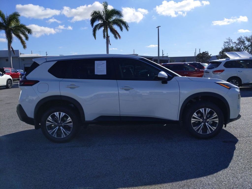 2023 Nissan Rogue SV photo 3