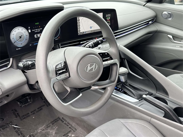 2024 Hyundai Elantra SEL photo 2