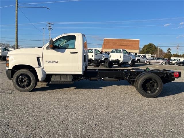 2024 Chevrolet Silverado 5500HD Work Truck photo 3