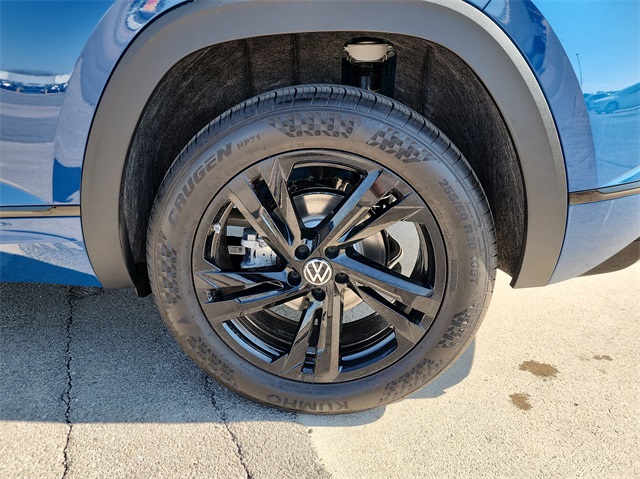 2025 Volkswagen Atlas Cross Sport SEL R-Line photo 26