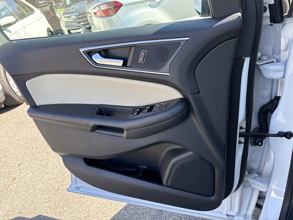 2022 Ford Edge SEL photo 34