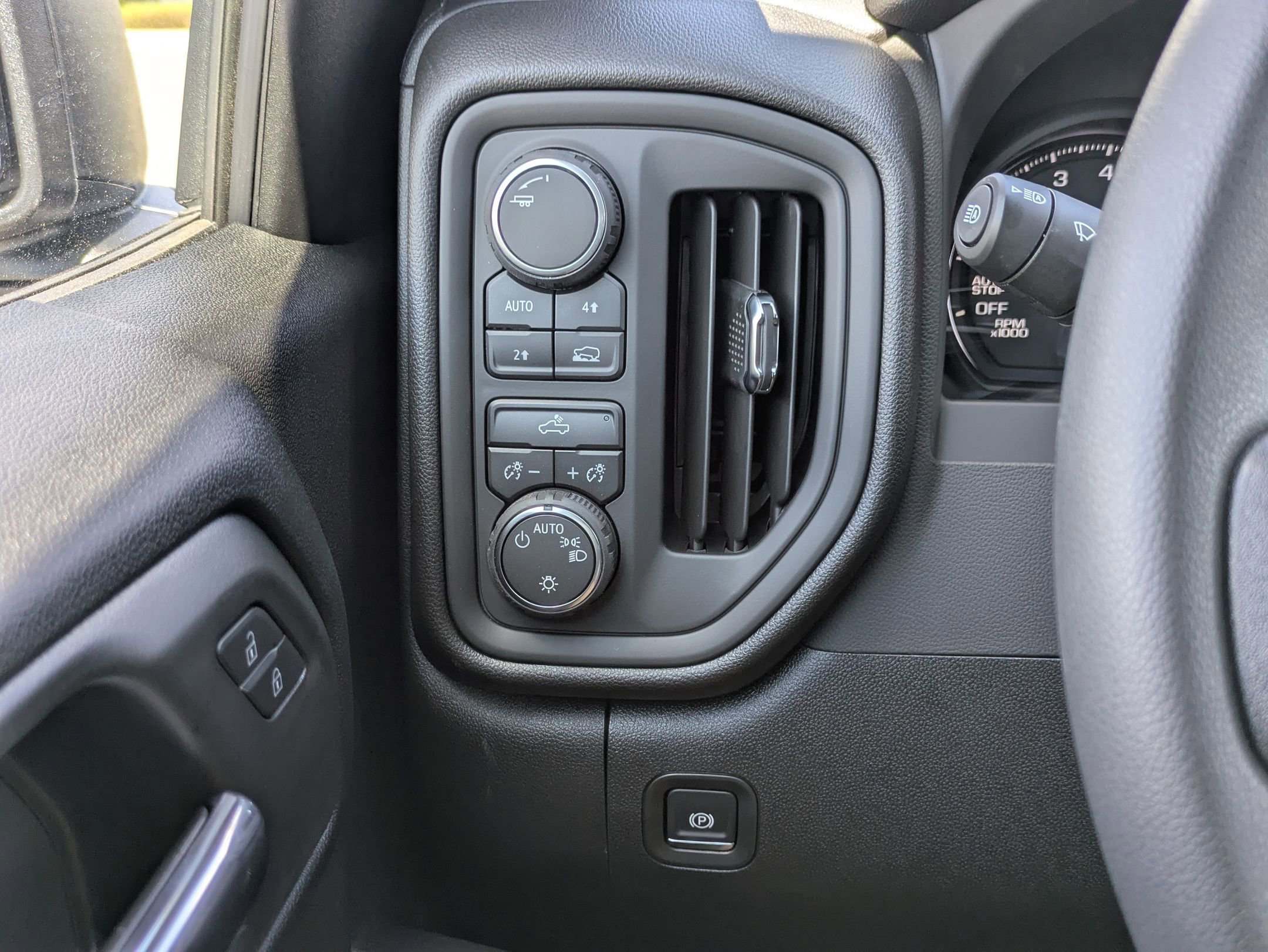 2026 Chevrolet Silverado Custom photo 21