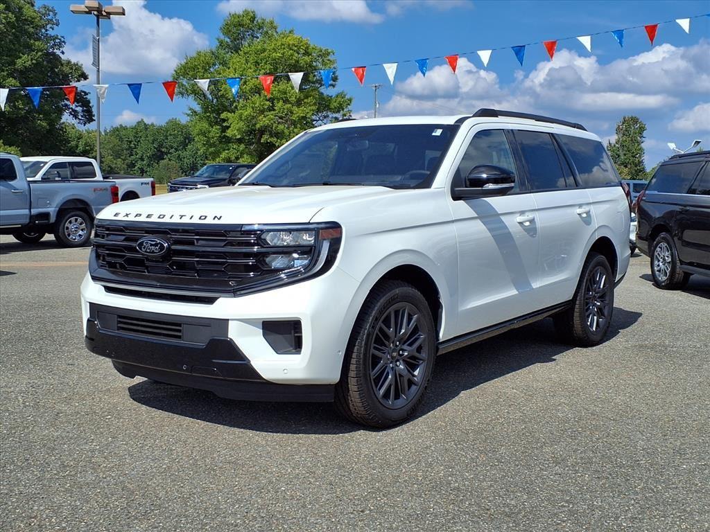 2025 Ford Expedition Platinum's photo