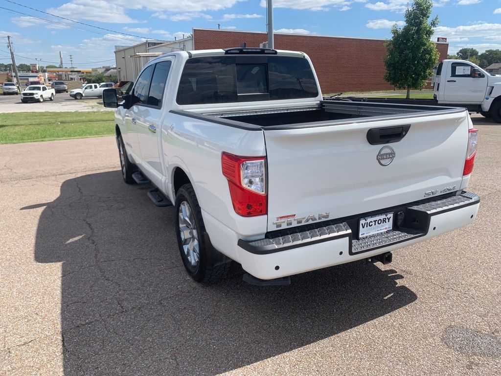 2023 Nissan Titan SV photo 3