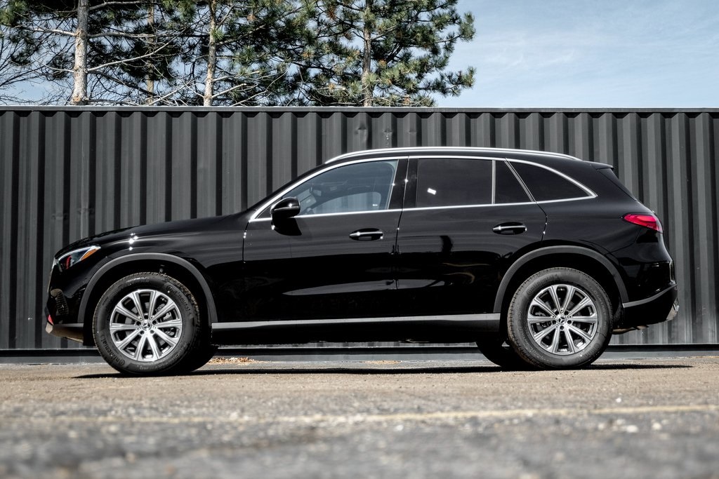 2025 Mercedes Benz GLC 300 4MATIC photo 2