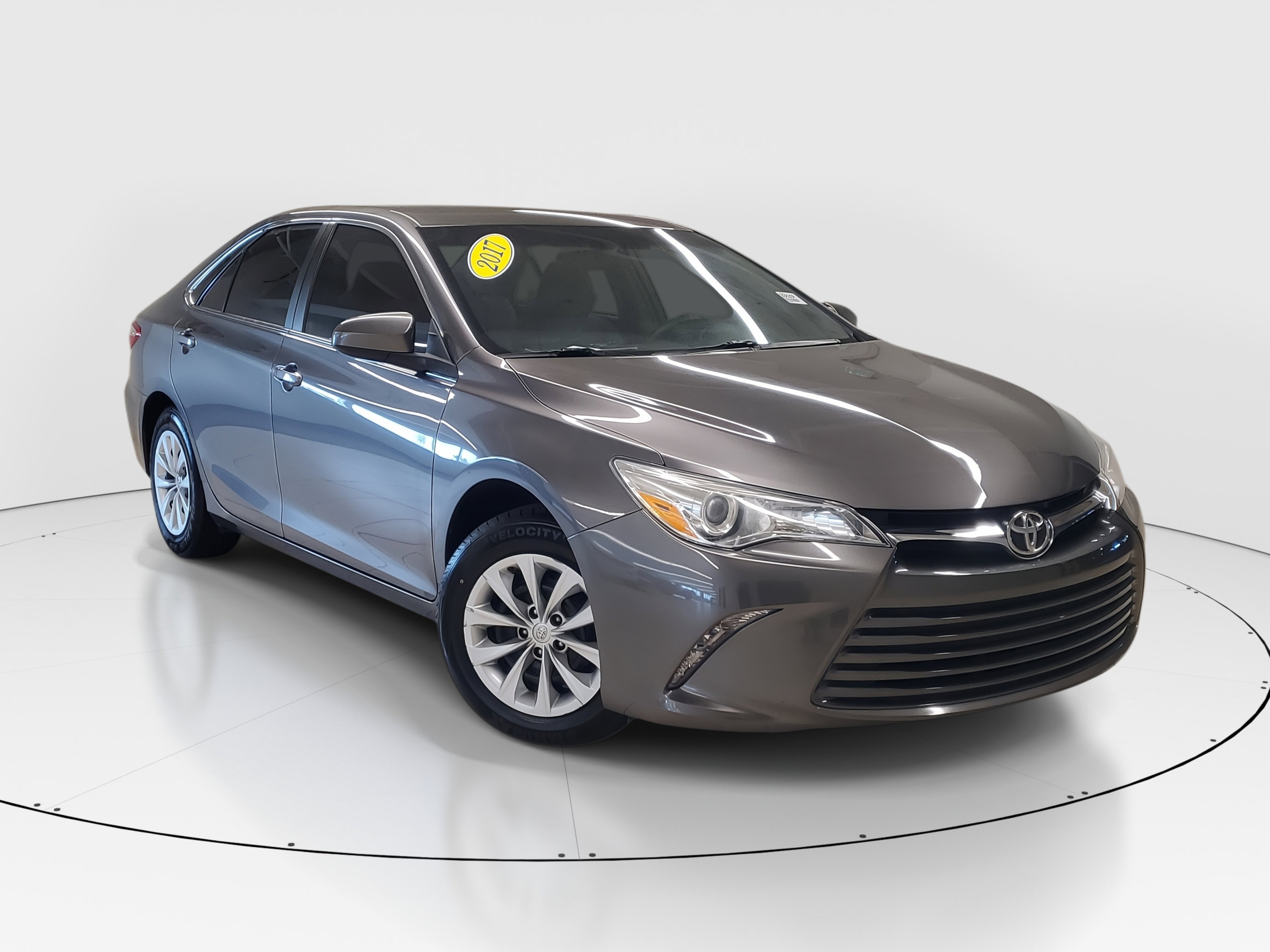 2017 Toyota Camry XLE XSE photo 2